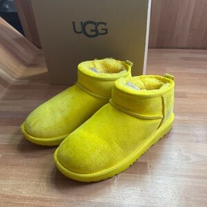 Ugg ultra mini canary yellow boot size 4